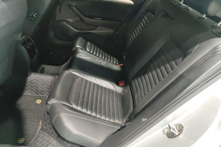 Used Volkswagen Magotan 2019 330TSI DSG Leading Edition China V Standard
