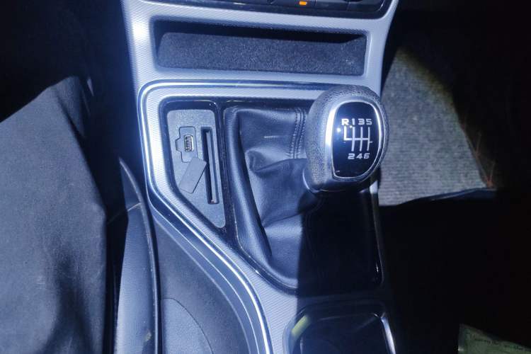 Used Geely Auto Emgrand GL 2018 1.4T Manual Elite Smart Connectivity Version Gear Lever