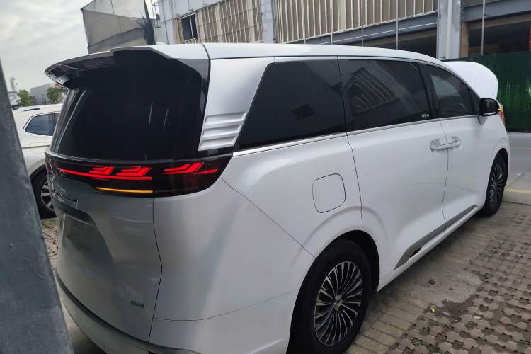 Used Denza D9 2024 DM-i 1050 Luxury Model