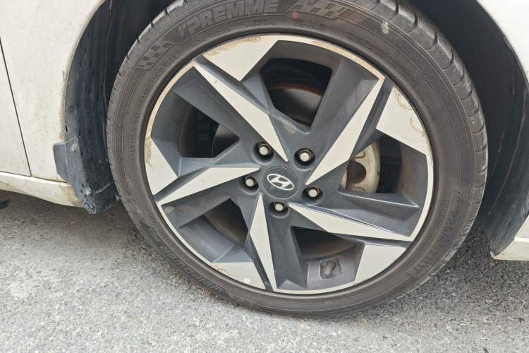 Used Hyundai Elantra 2022 1.5L CVT GLX Elite Edition Right Front Wheel Hub