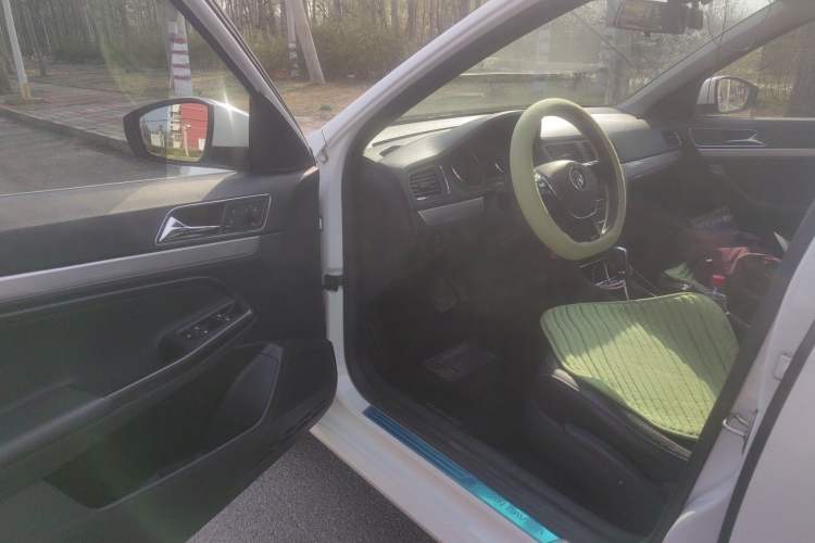 Used Volkswagen Gran Lavida 2015 1.6L Automatic Comfort Edition
