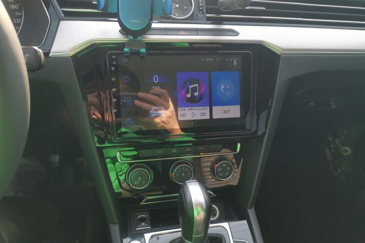 Used Volkswagen Magotan 2019 330TSI DSG Leading Model China VI Standard Audio And AC Panel