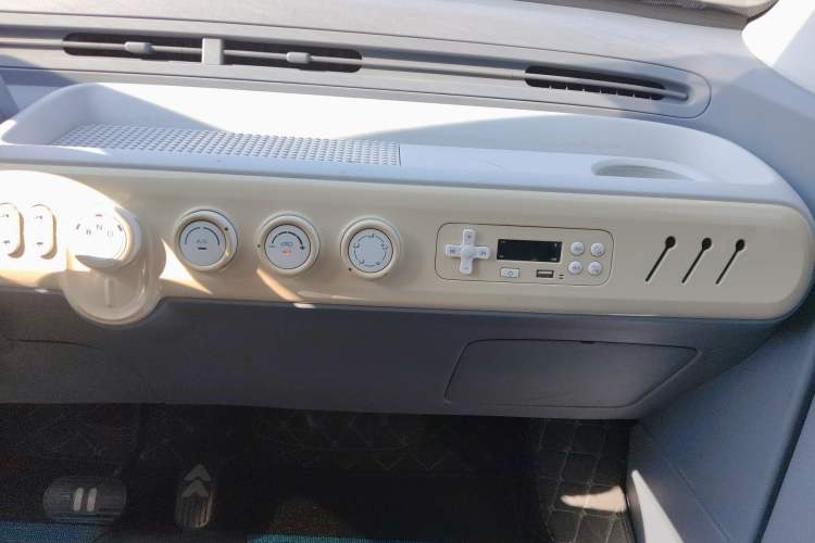 Used Bestune Pony 2025 222km Range Agile Horse Audio And AC Panel