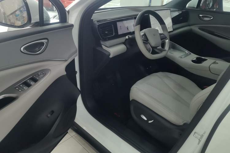 Used BYD Sealion 06 New Energy 2025 Model EV 520 Navigation Edition Interior 3