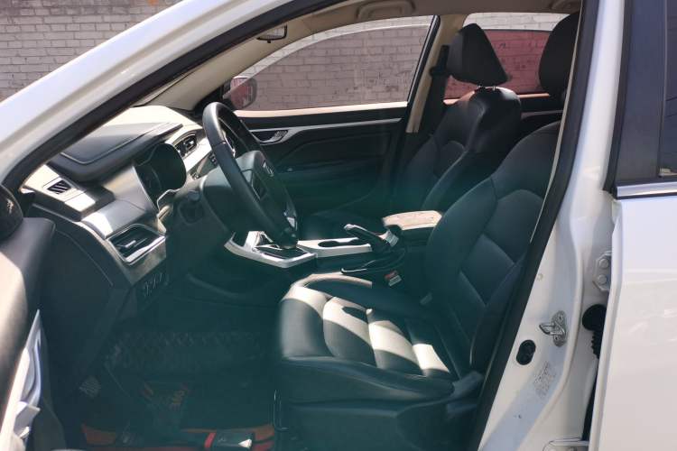 Used Geely Auto Vision 2019 Upgraded Model 1.5L Manual Luxury Version China VI Standard