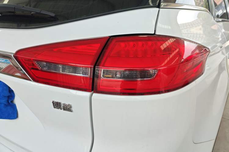 Used Geely Auto Emgrand X7 Sport 2016 1.8TD Automatic Smart Connectivity Version Right Rear Taillight