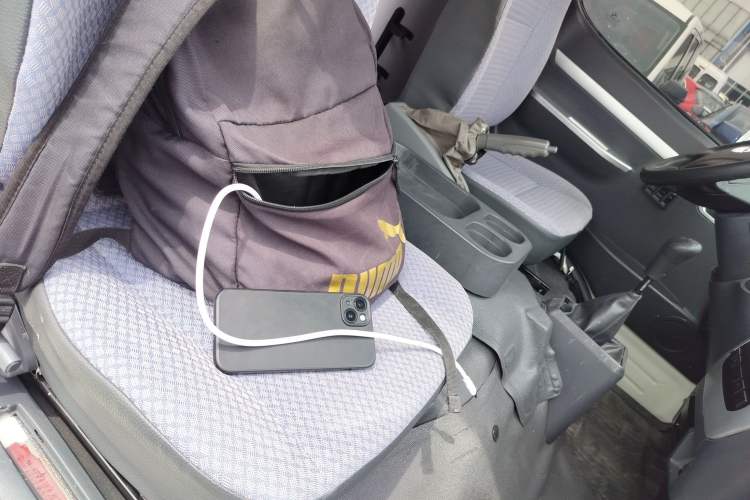 Used King Long Golden Way 2022 2.2L Jetway Van High Roof V22H Right Front Seat