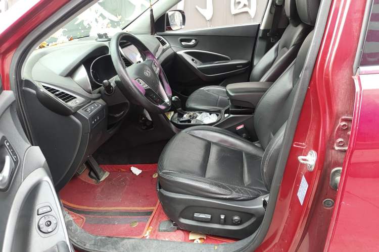 Used Hyundai Santa Fe 2013 2.0T Automatic All-Wheel Drive Top Trim Driver Seat