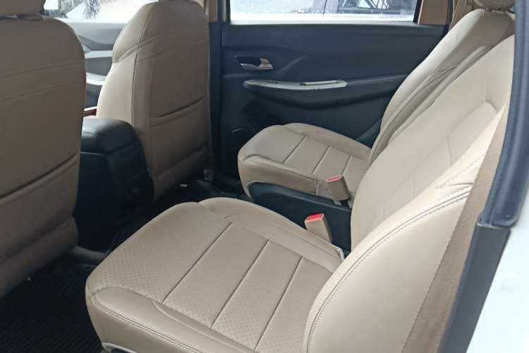 Used Wuling Hongguang 2019 1.5L S Comfort Edition China VI LAR
