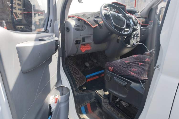 Used SAIC MAXUS Xintu V80 2021 2.0T Manual Classic Aoyuntong Long Wheelbase Mid-Roof 6/7/8/9-Seater Driver Seat