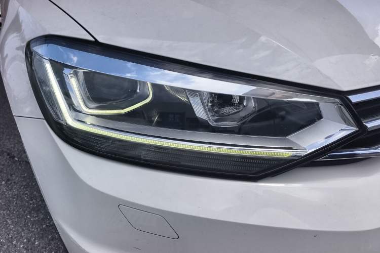 Used Volkswagen Touran 2016 Volkswagen Touran L 280TSI DSG Comfort Edition
