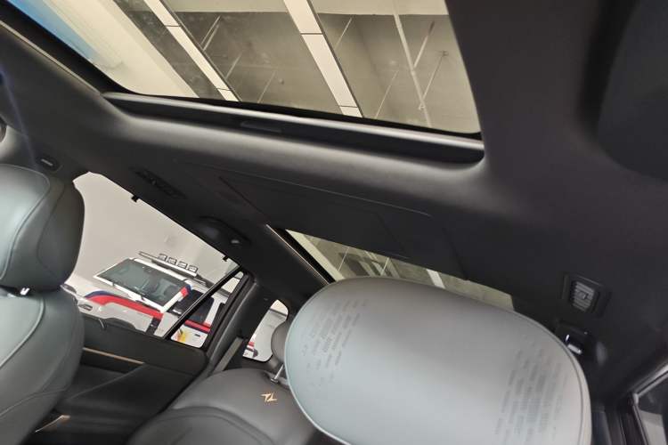 Used Dongfeng eπ eπ008 2024 636Max All-Electric Version 6 Seats Headliner