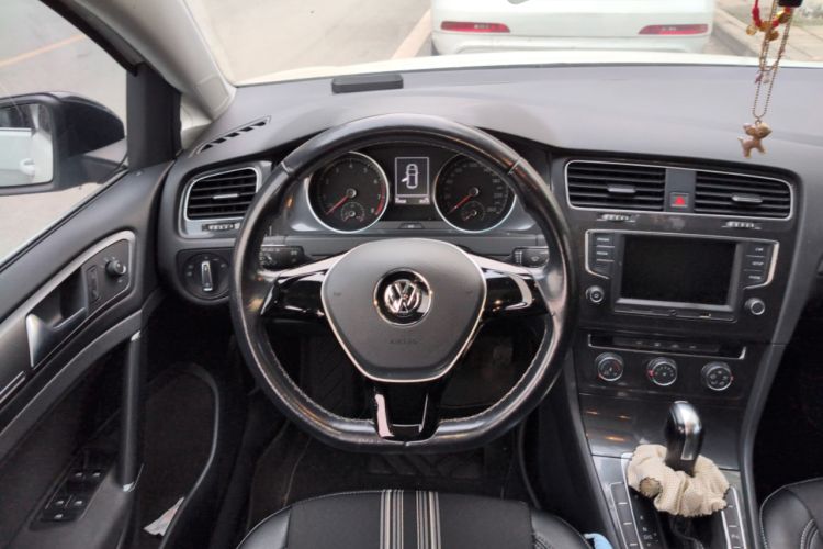 Used Volkswagen Golf 2017 1.6L Automatic Comfort Million-Vehicle Anniversary Edition
