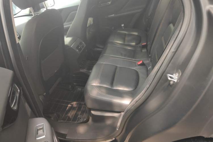 Used Jaguar F-PACE 2018 2.0T Two-Wheel Drive Urban Deluxe Edition
