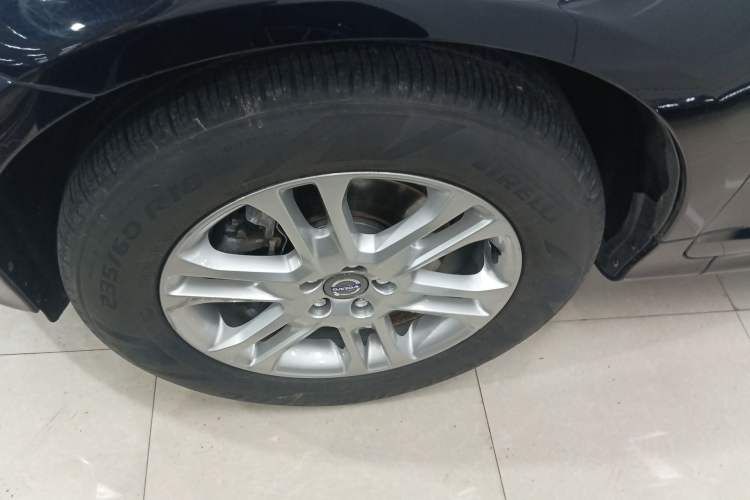 Used Volvo XC60 2015 T5 Smart Upgrade Model Exterior 4