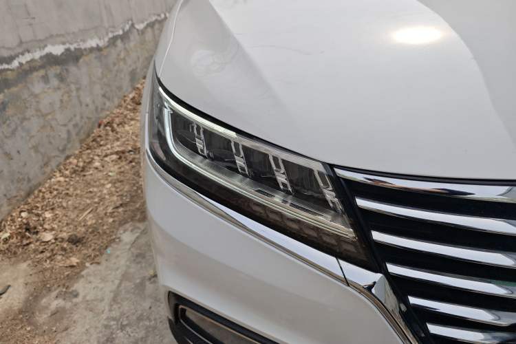 Used Roewe RX5 New Energy 2017 eRX5 50T Hybrid Connected Prestige Flagship Edition Right Front Headlight