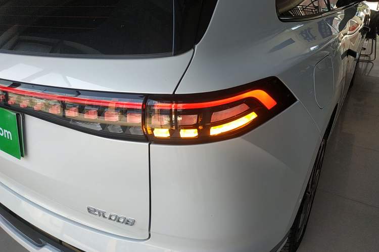 Used Dongfeng eπ eπ008 2025 210Max Range-Extended Version 5 Seats Exterior 6
