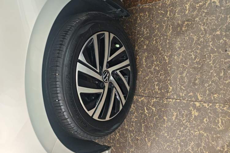 Used Volkswagen Lavida 2023 Revised Version 1.5L Automatic 5 Millionth Edition Left Front Wheel Hub