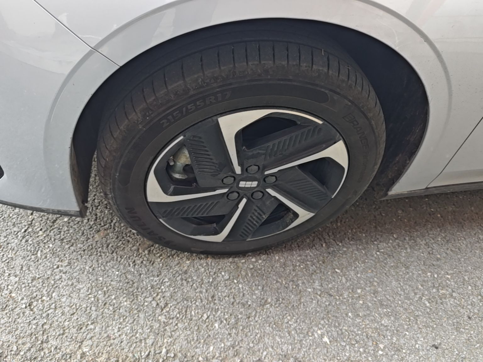 Geely Galaxy L6 2025 EM-i 140km Explorer+ Edition — снимка 10