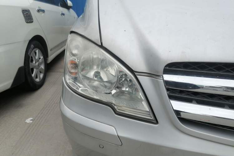 Used Mercedes-Benz Vito 2011 2.5L 7-seater executive version Right Front Headlight