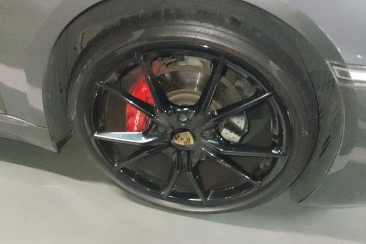 Used Porsche 718 2018 Boxster 2.0T Right Front Wheel Hub