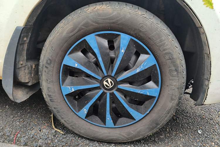 Used BAIC Weiwang M20 2014 1.5L practical type BJ415A Right Front Wheel Hub