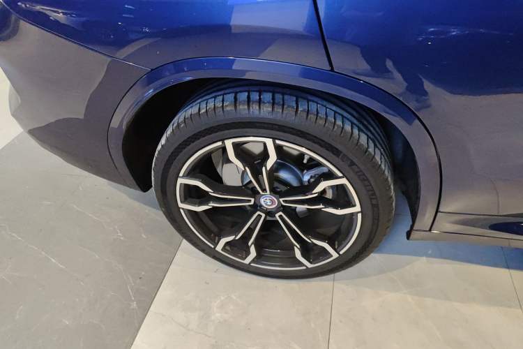 Used BMW X3 2022 Second Facelift xDrive30i Leading Edition M Night Sky Package Right Rear Wheel Hub