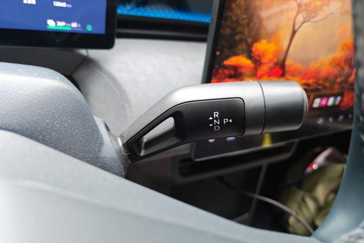 Used Lynk & Co Z20 2025 530 km Range Rear-Drive Max "Chasing the Sun" Edition