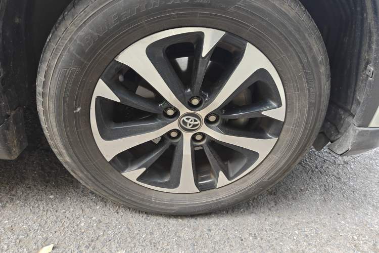 Used Toyota RAV4 2019 2.0L CVT Two-Wheel Drive Luxury Version China VI Standard