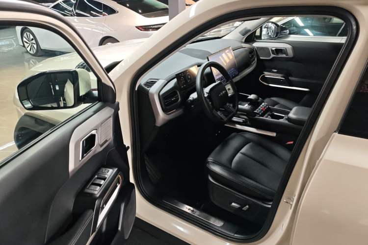 Used Formula Leopard Titanium 3 2025 501KM All-Wheel Drive Intelligent Driving Ultra Version Driver Seat