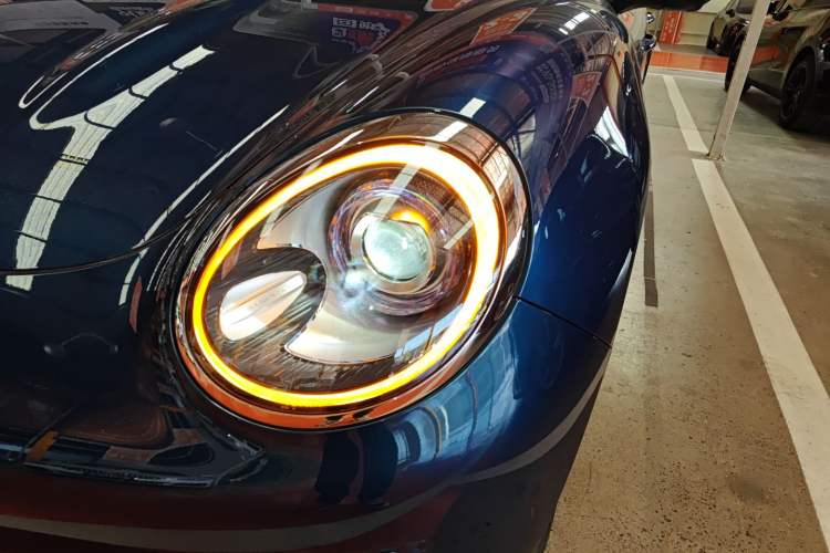 Used ORA Good Cat 2022 Morandi Edition 400km Standard Range Luxury Version Lithium-Ion Battery
