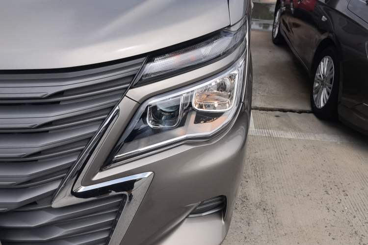 Used FORTHING Lingzhi 2024 M5L 1.5T Manual Base Model 7 Seats
