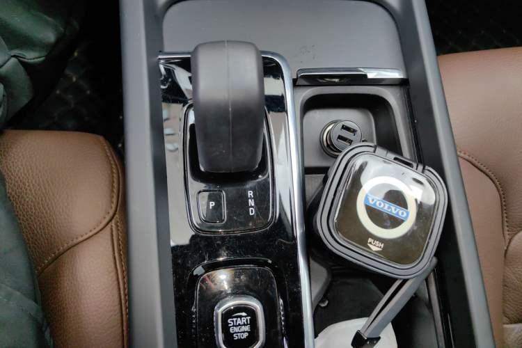 Used Volvo XC60 2022 B5 4x4 Zhiyi Luxury Edition Gear Lever