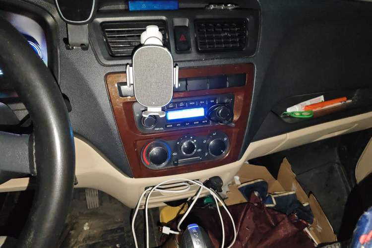 Used CHANGAN KAICHENG Ruixing EM80 2022 Flat Roof with Liftgate 2 Seats 60kW 41.86kWh Audio And AC Panel