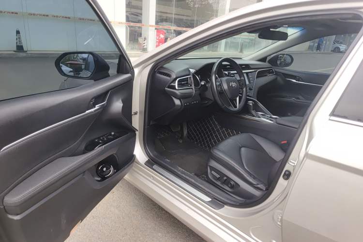 Used Toyota Camry 2018 2.0G Luxury Edition Driver Seat