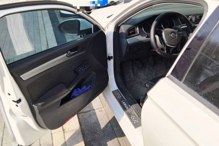 Used Volkswagen Lamando 2015 230TSI Manual Trend Edition
