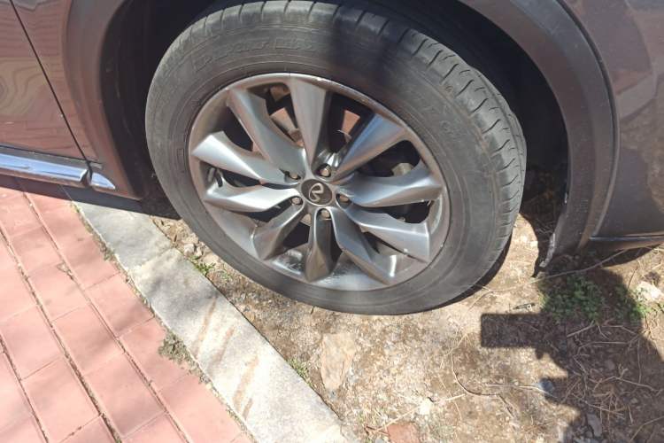 Used Infiniti QX50 2020 2.0T All-Wheel-Drive Elite Version Right Front Wheel Hub