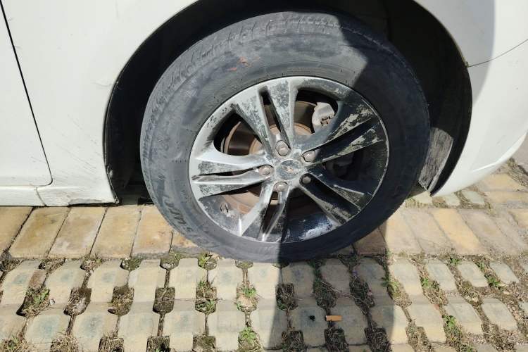 Used Chevrolet Cruze 2015 1.5L Classic SE AT Right Front Wheel Hub