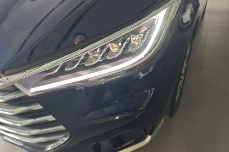 Used BYD Song MAX 2021 Upgraded Model 1.5T Automatic Flagship Version with 6 Seats Left Front Headlight