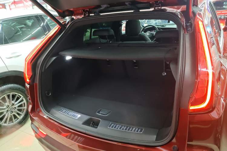 Used Cadillac XT4 2018 28T Two-Wheel Drive Leading Version Trunk