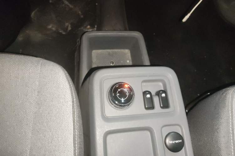 Used Wuling Yangguang 2025 Model 400km Bus Edition—Comfort Edition Gear Lever