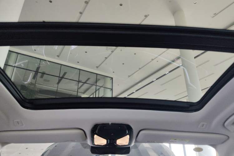 Used BMW X7 2023 xDrive40i Luxury Package with Leading Features