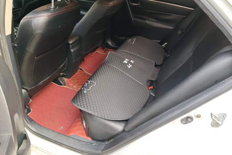 Used Toyota Levin 2017 Revised Dual-Engine 1.8H GS E-CVT Elite Sunroof Version China V Standard Left Rear Seat