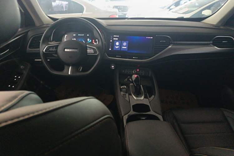 Used Haval F7x 2021 2.0T Two-Wheel Drive Smart & Trendy Edition Center Console