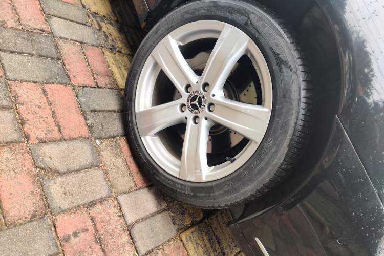 Used Mercedes-Benz S-Class 2010 S 300 L Business Model Right Front Wheel Hub