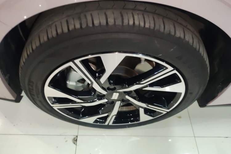 Used Geely Galaxy L6 2024 125km Creative Edition
