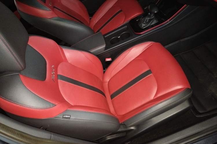 Used Dongfeng Aeolus Yixuan 2022 230T Automatic Adaptive-Beam Knight Edition
