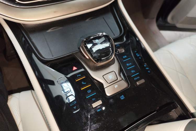 Used Denza D9 2022 DM-i 970 Four-Wheel Drive Prestige Model