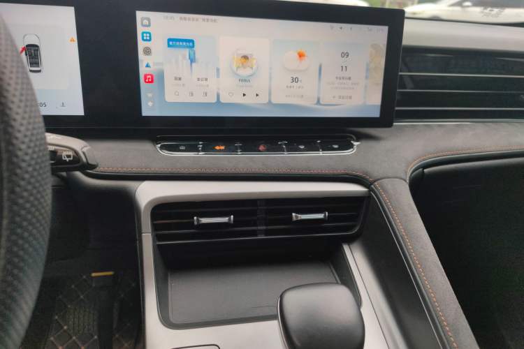 Used Roewe D5X DMH 2024 135 Tech Edition
