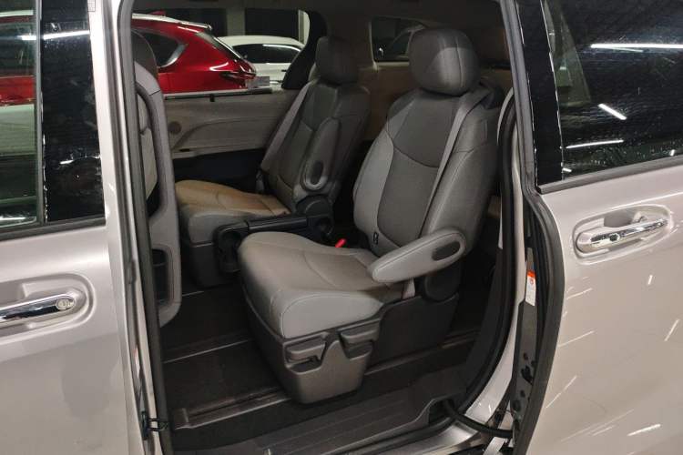 Used Toyota Granvia 2024 2.5L Hybrid Comfort Edition